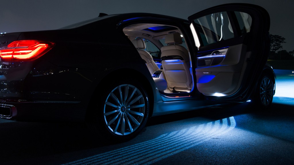 BMW’den 7 Serisine Hoşgeldin Işığı Halısı